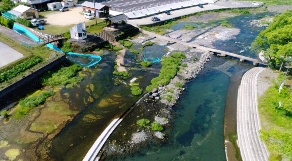 とてもキレイ 夏も冷たい！中島公園河川プール ドローン映像 4K 夏休みにおすすめ ウォータースライダー 河宇田湧水 Drone video in Nakashima Park River Pool